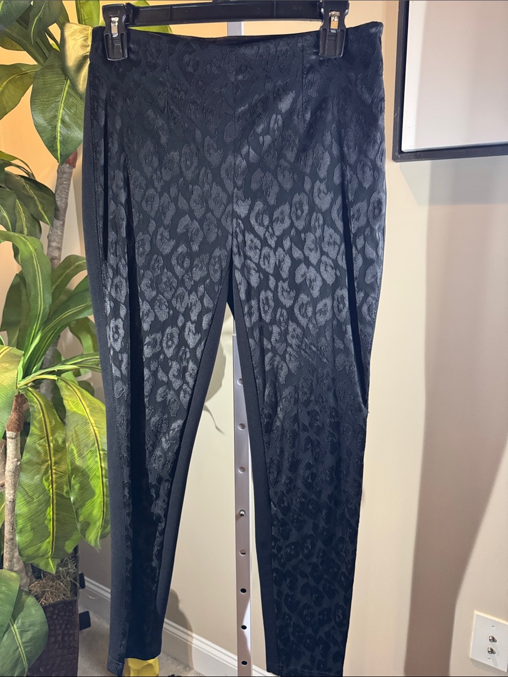 Black Textured Leopard Print Leggings NWT size 2